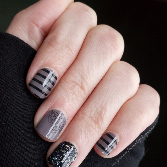 Color Street Nail Polish Strips in shade Berlin It to Win It - Picture 6 of 6